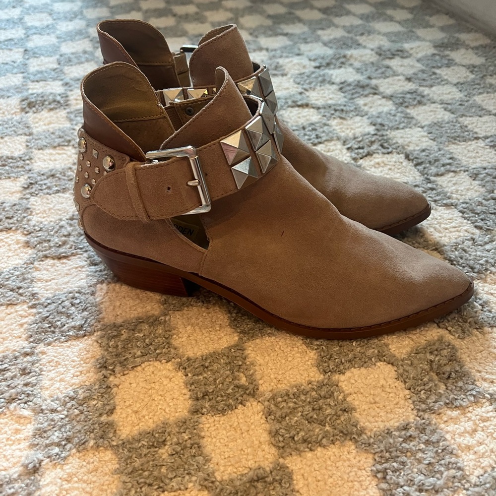 Steve Madden Zenna Studded Tan Ankle Boots